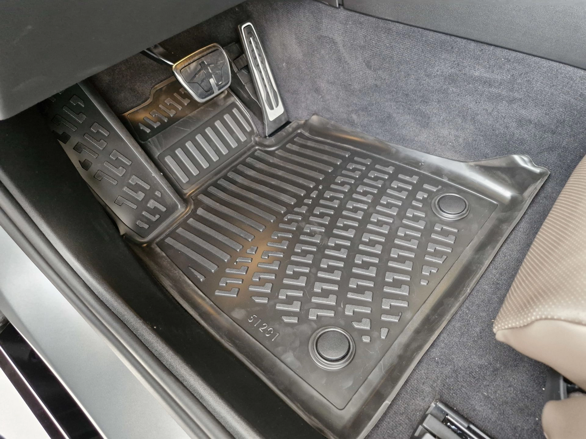 Bmw 5 Serisi G60 2024 Havuzlu Paspas Siyah 